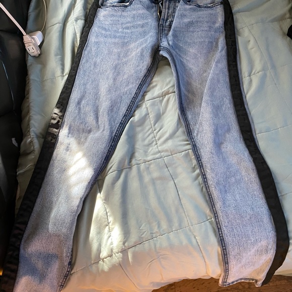 Light Blue Washed Denim - Picture 4 of 5